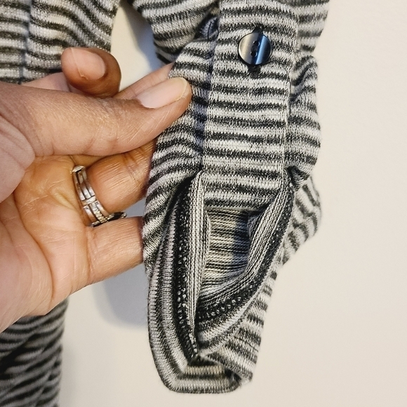 iZ Byer | Women's Striped Scoopneck Cinched Shirt With Necklace (Size Medium) - Picture 10 of 14